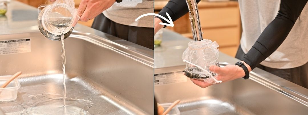 もやしの水を捨てたり洗ったりしている