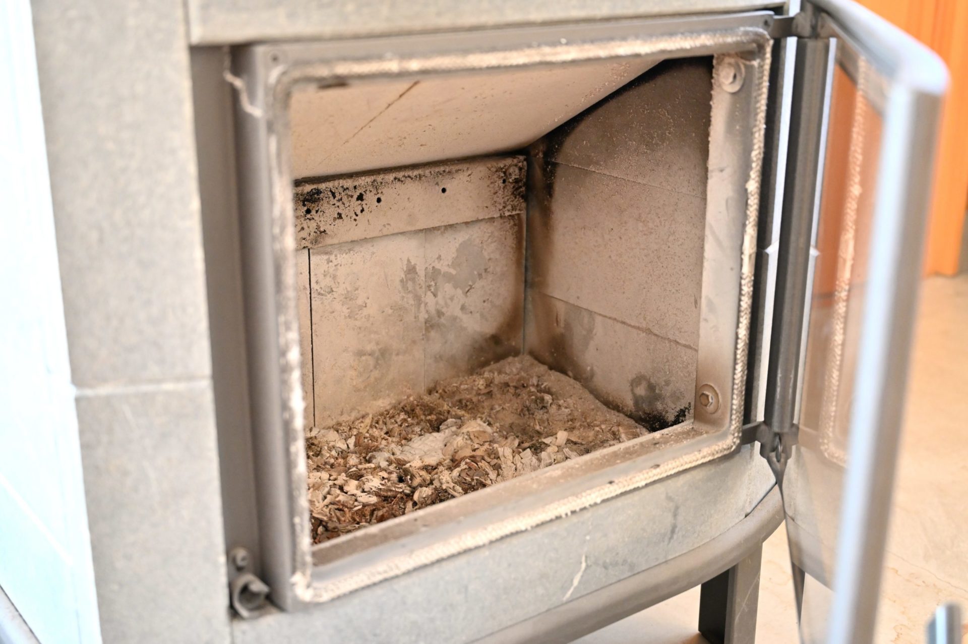 薪ストーブに入っている灰