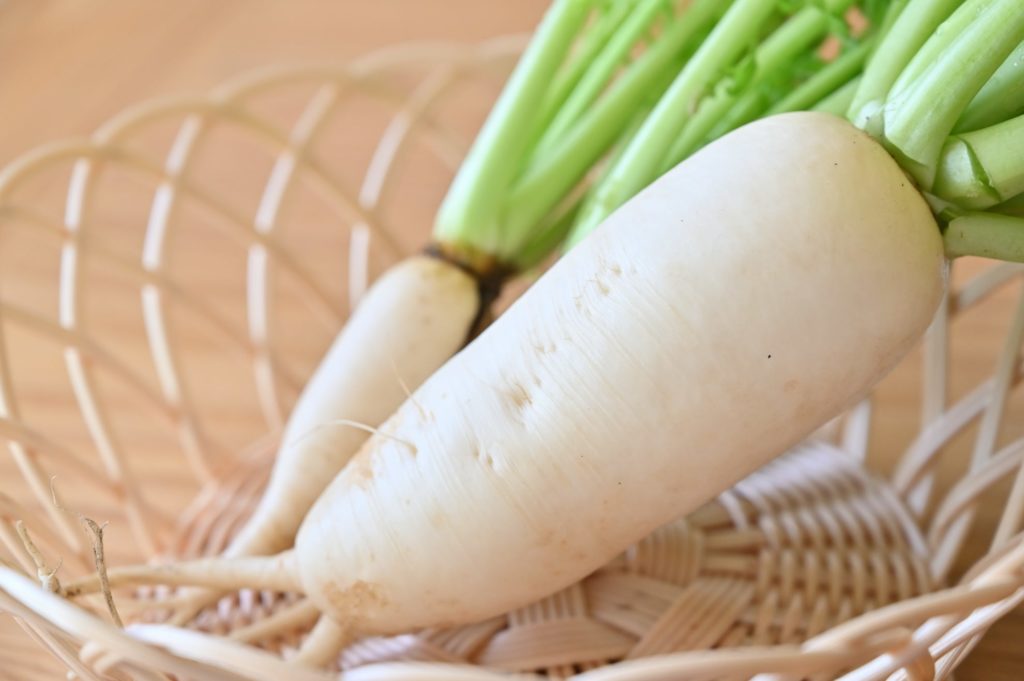 ザルにのせた打木源助大根